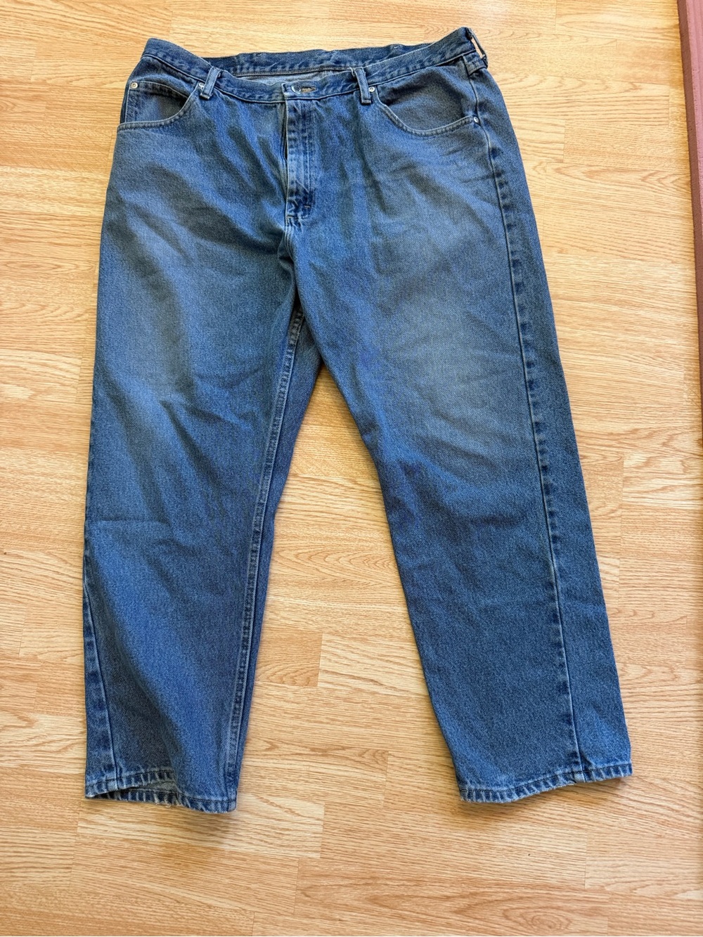Vintage Wrangler Jeans 40 x 30 Relaxed Fit Medium Wash Straight Leg Heavy Duty